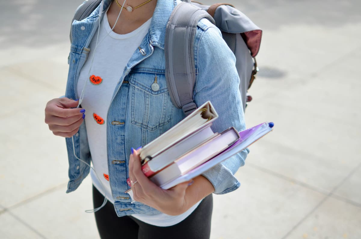 Quais os benefícios da carteirinha de estudante? Confira todos os direitos que você pode adquirir!